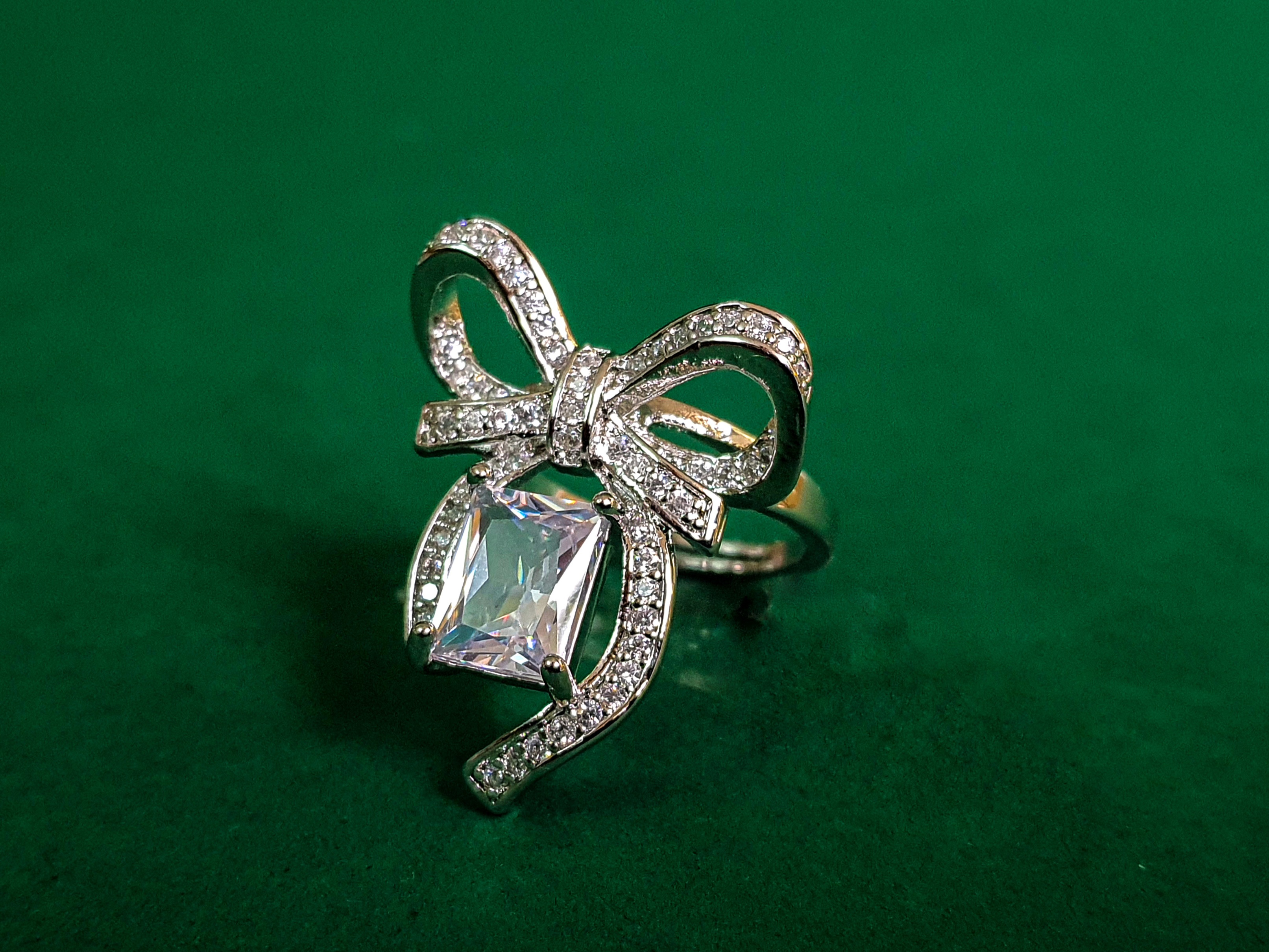 انگشتر پاپیون درخشان 