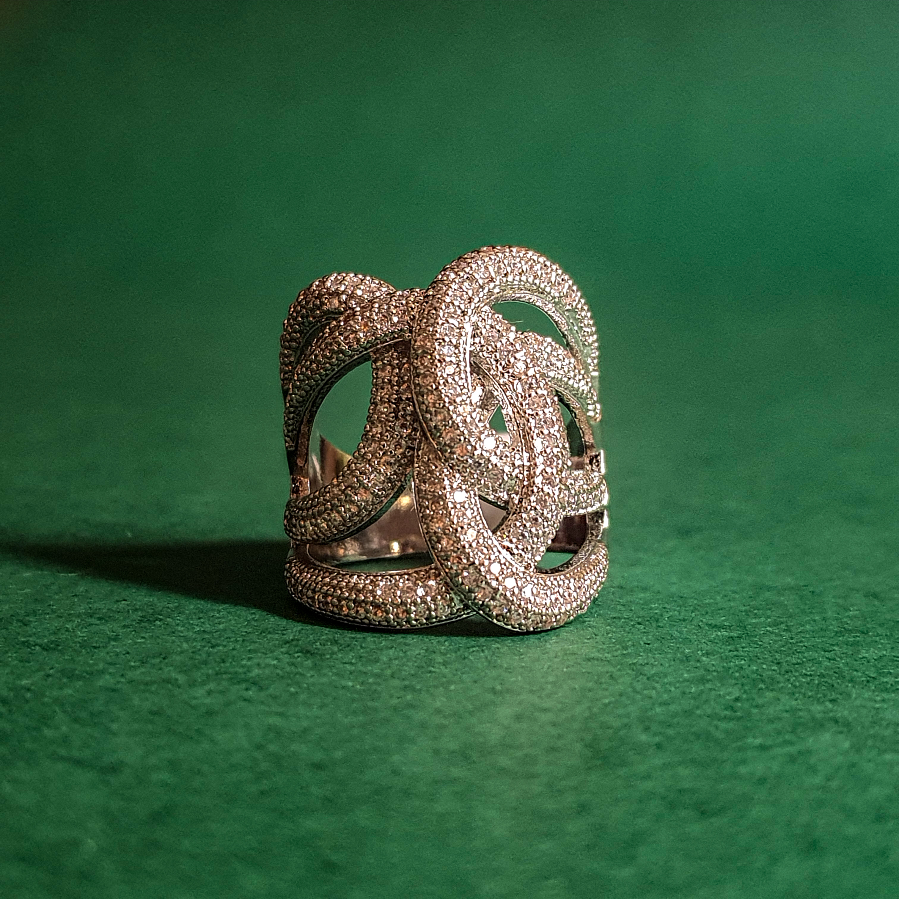 انگشتر جواهری درخشش نرم